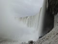 動画:滝の下から